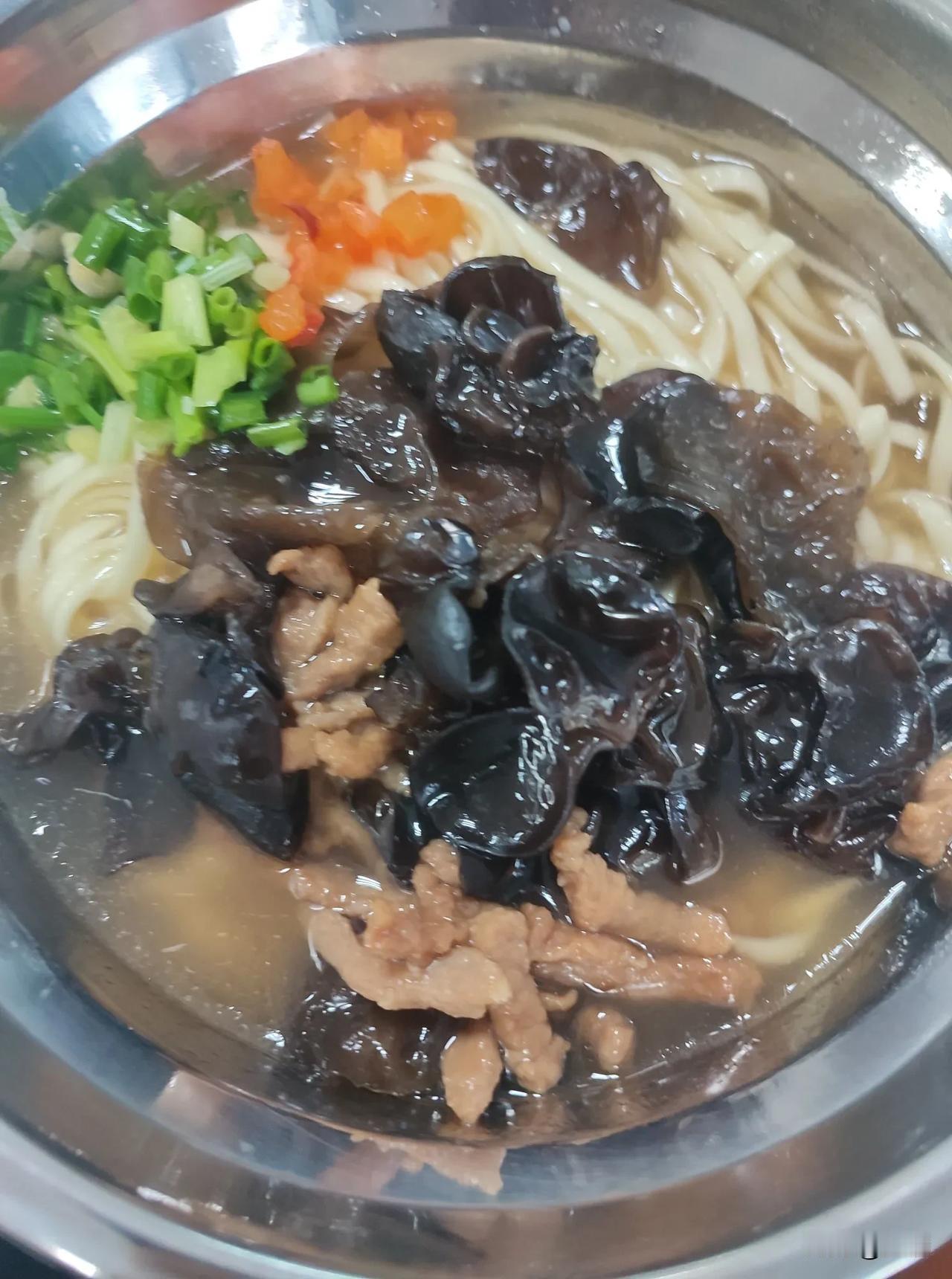 黑木耳肉丝面
