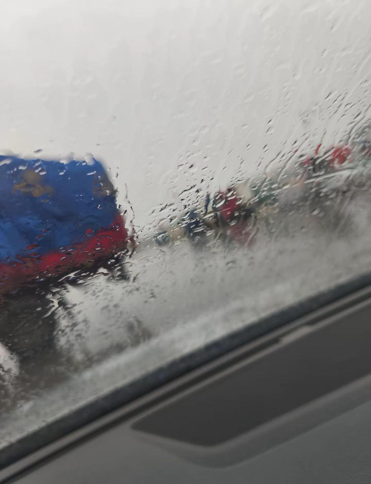 从3月5日回到乌恰以来，就两天半没有下雪下雨，一直在下，不停的在下[震惊][白眼