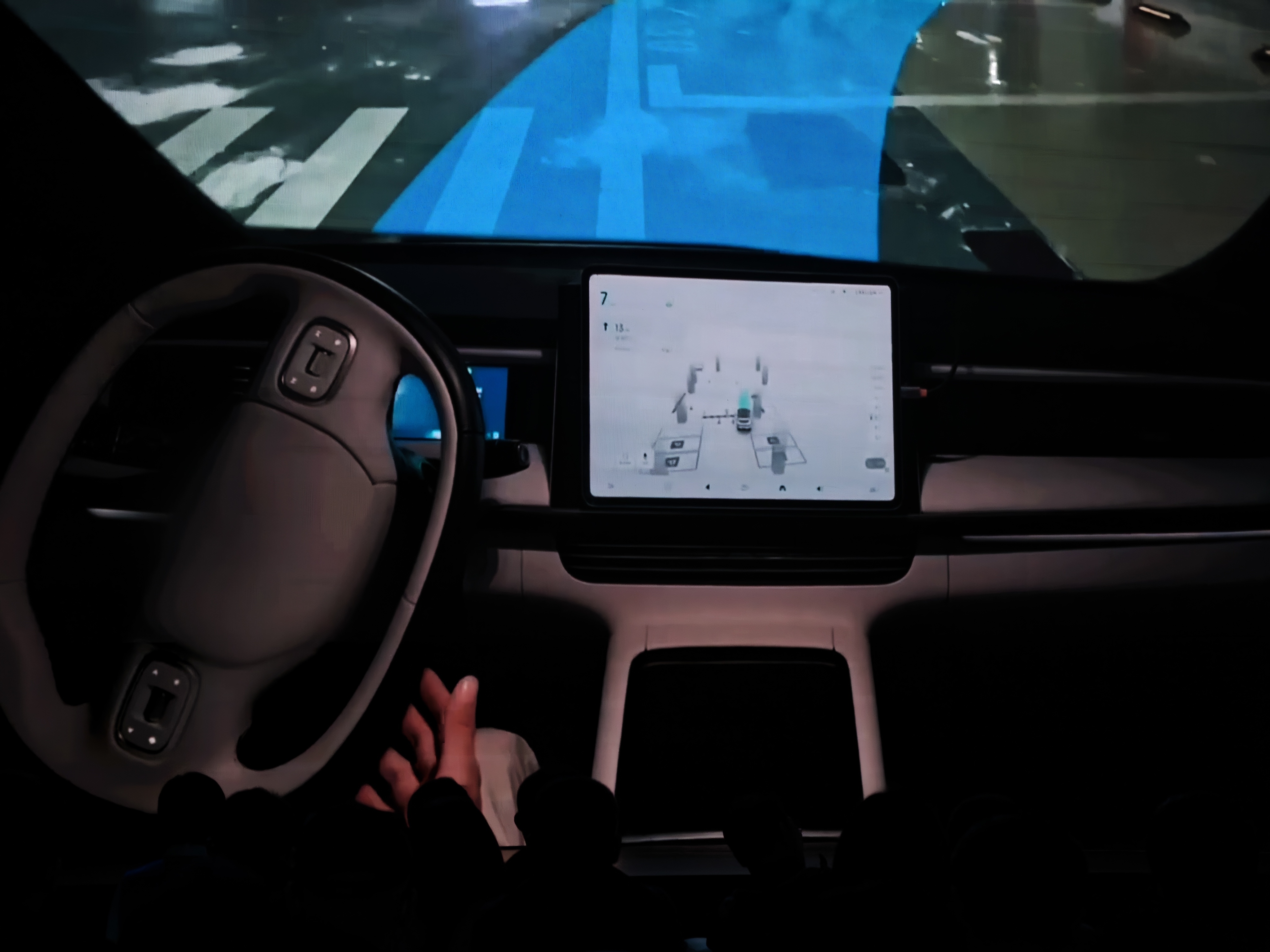 大众地平线合资公司CARIZON展示的测试车是小鹏G6，但是内饰是新的，芯片是地