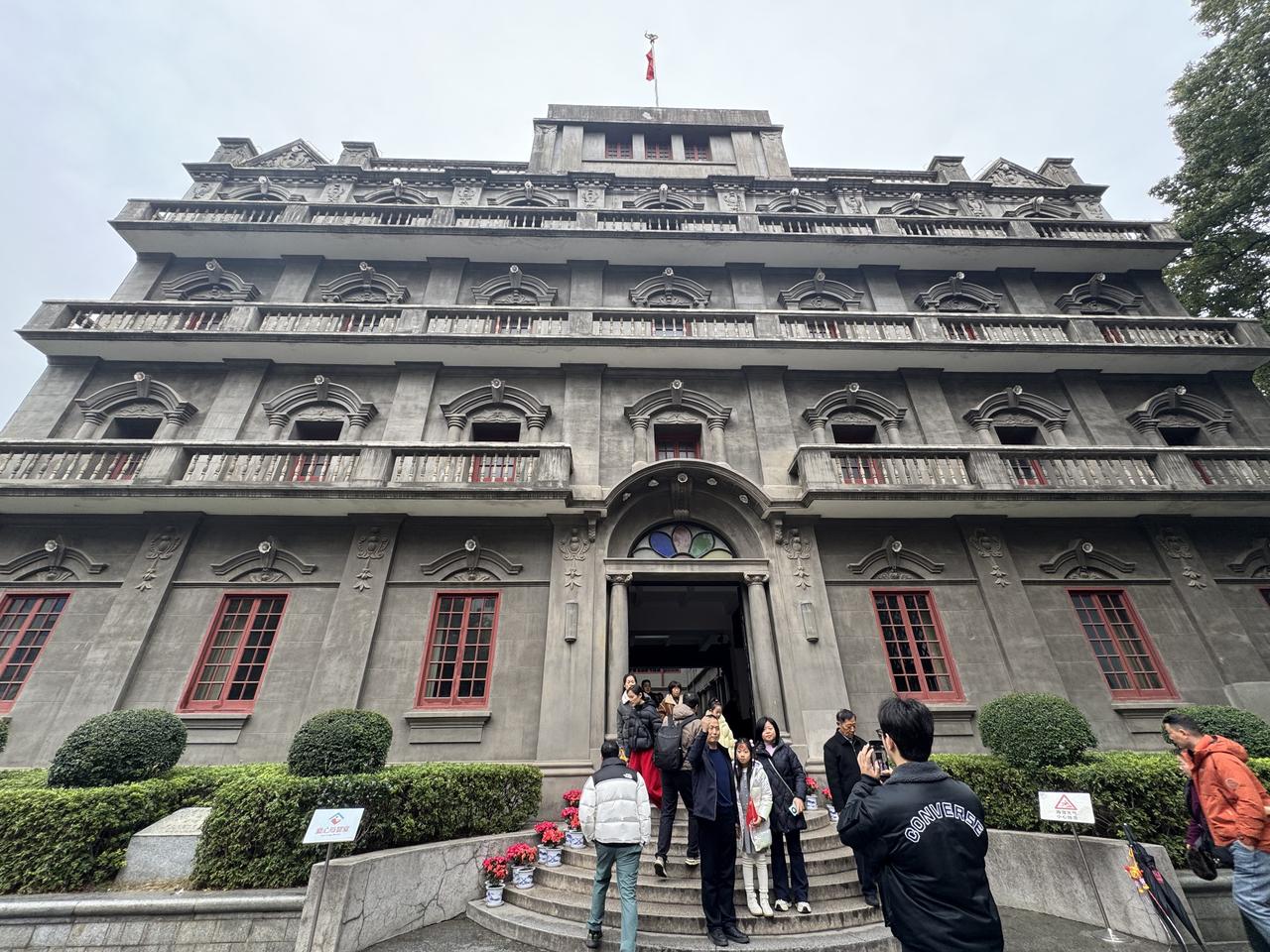 随着伊朗战争的打响，伊朗政权面临严重危机！伊朗若失，中国的战略环境将急剧恶化！中