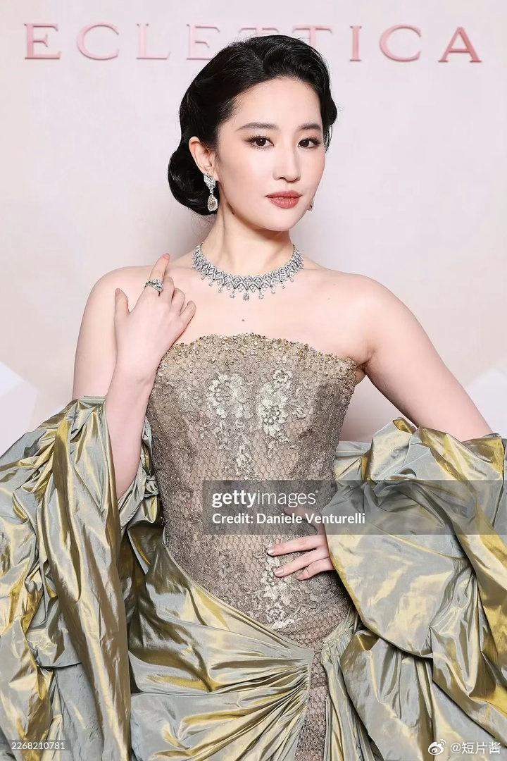 不得不说刘亦菲的美貌还是权威啊....看看她参加宝格丽的G社生图如何？状态真的很