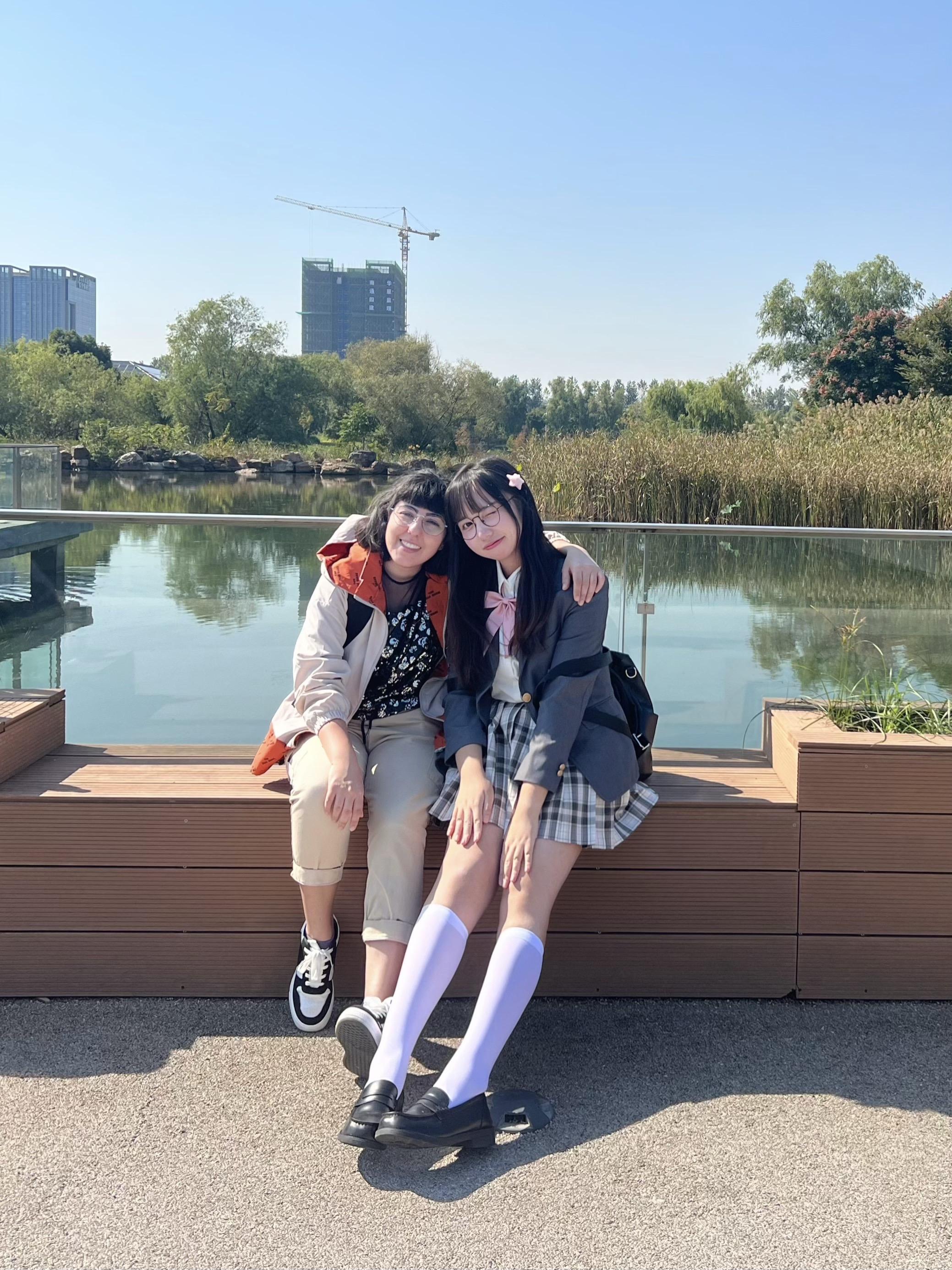 分分钟都盼望和她见面。