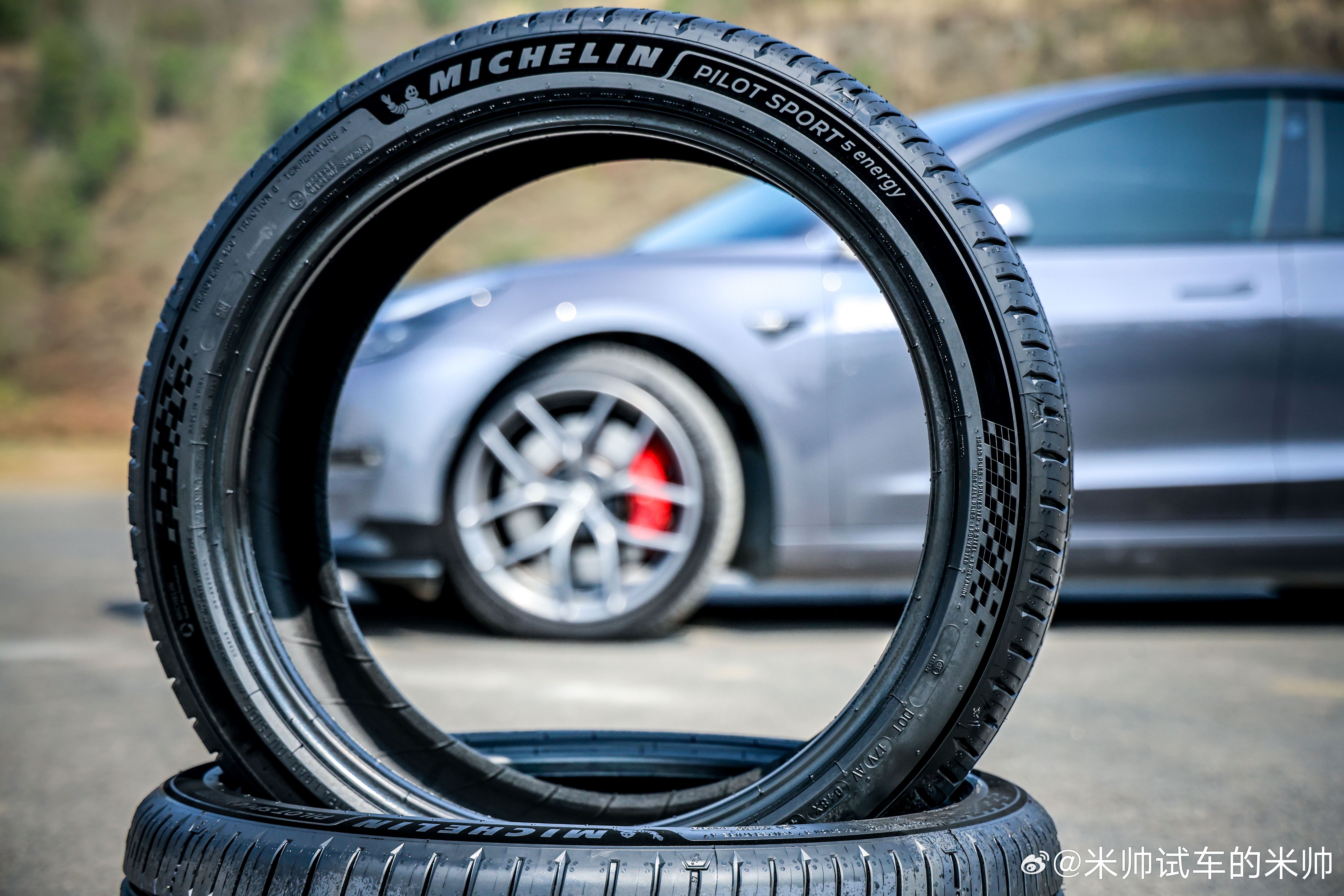 雷登的新轮胎，这个胎壁也太米其林了吧，天鹅绒完美复刻！轮胎界也有模仿秀了雷登轮胎