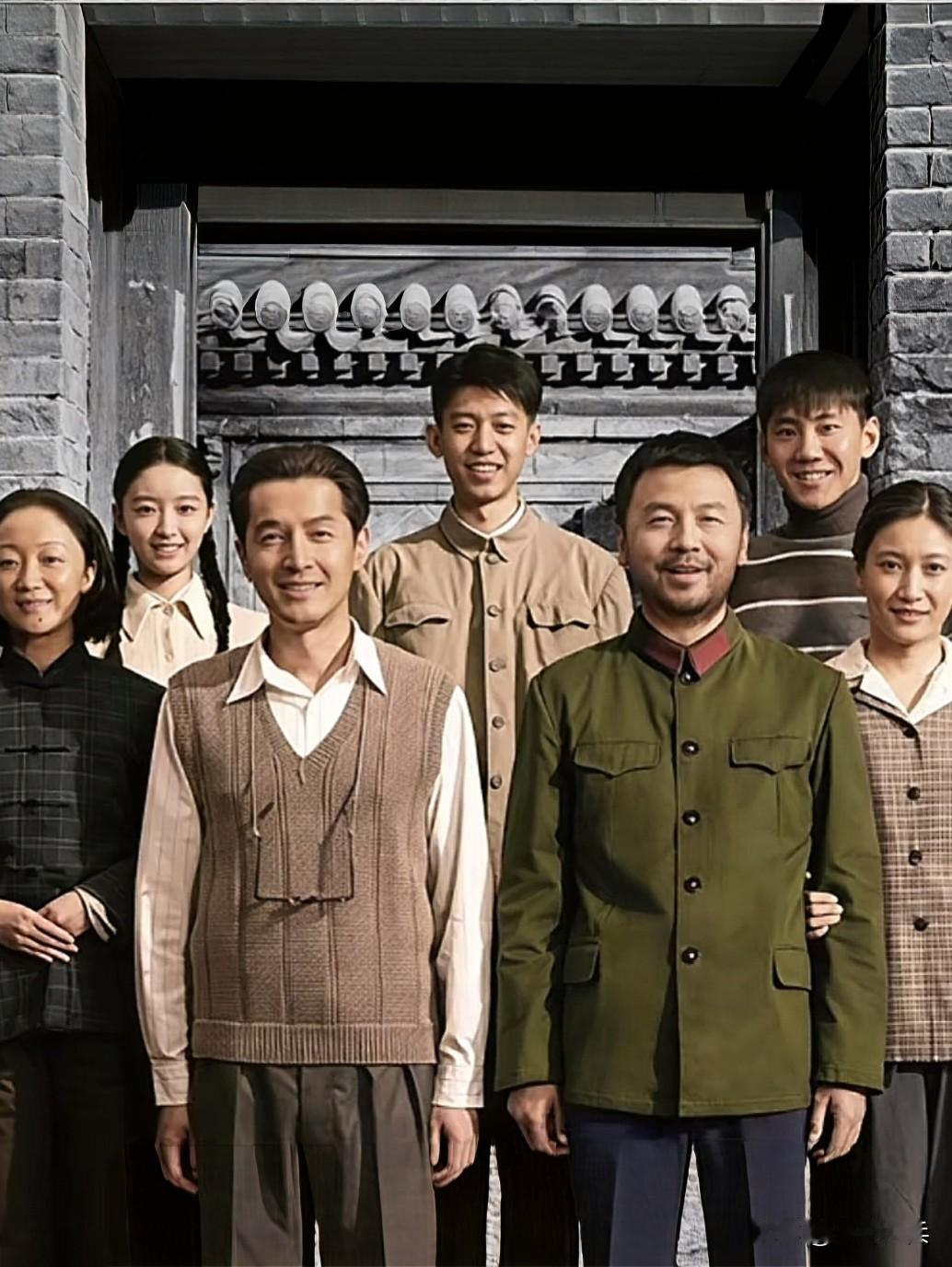 冯小刚新作《抓特务》，基本无缘端午档黑马。
胡歌雷佳音联手出演，影片质感拉满，演