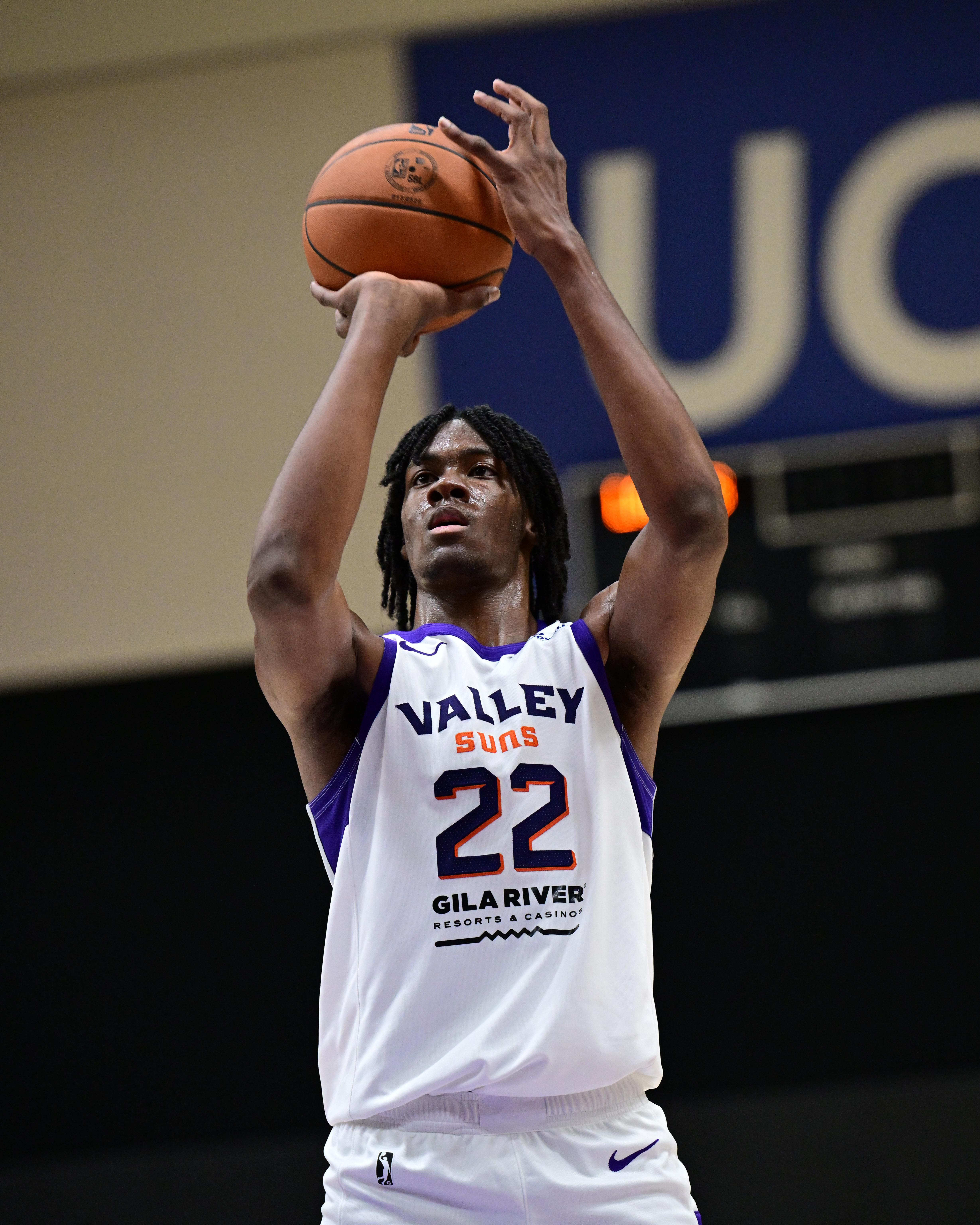 咱们的两位双向球员都在今天G联赛中登场，CJ亨特利拿下28分8篮板，布雷亚拿下1