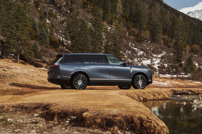 新科技旗舰小鹏GX来了 无疑是小鹏旗舰中的旗舰，官方用了这句话「集结了小鹏过去十