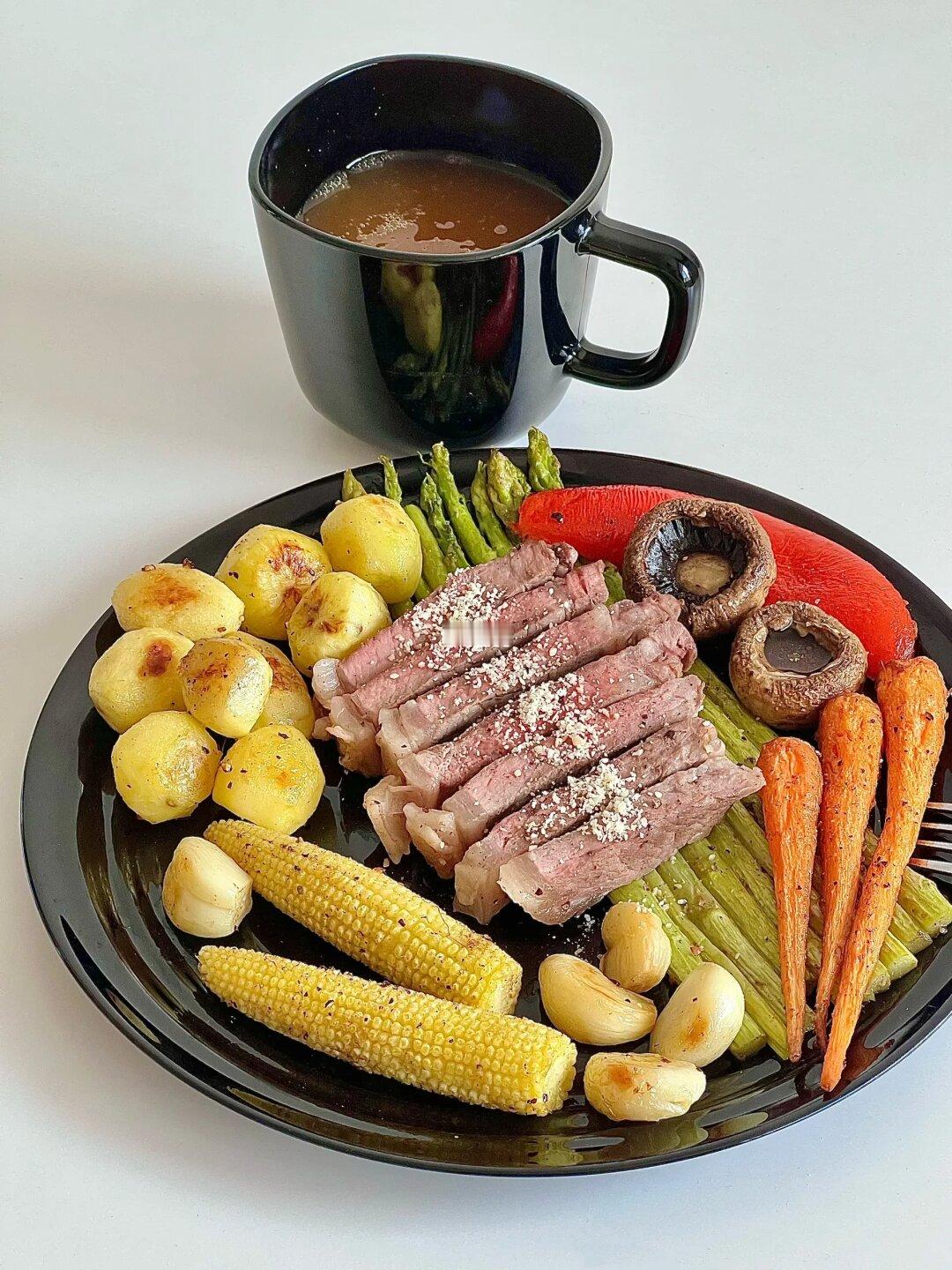 不开火早餐｜时蔬烤牛排🥩&胡萝卜汁🥕
