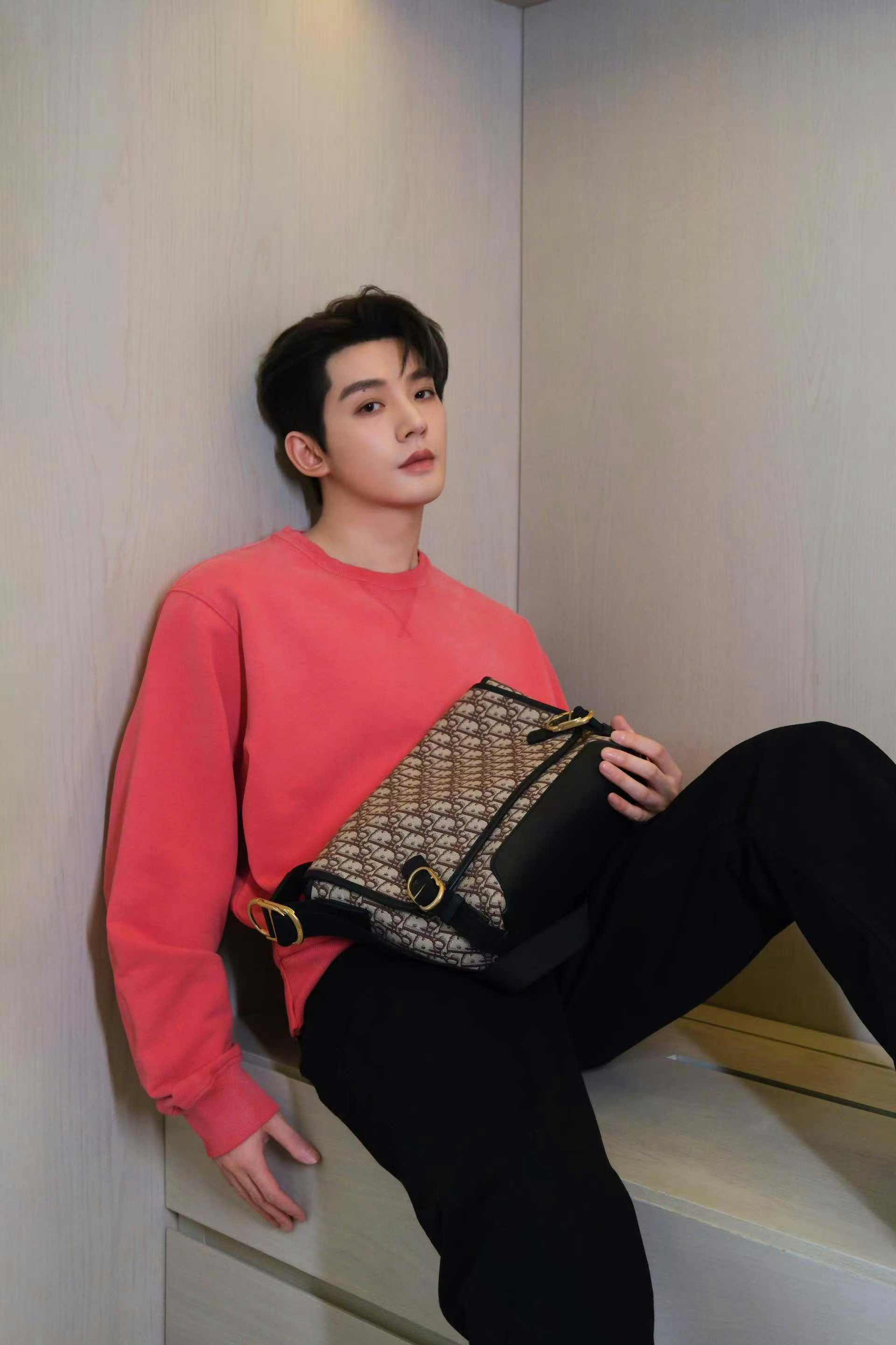 邓为 × Dior 全新宣传大片 💘📸 风格大赏