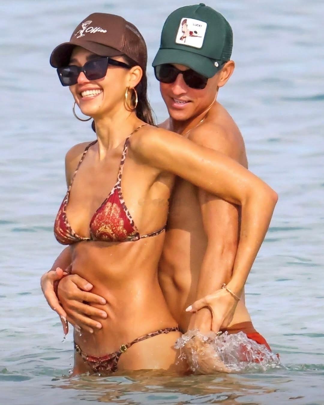 办妥离婚的Jessica Alba（👉网页链接）被拍到跟小她11岁的男友Dan