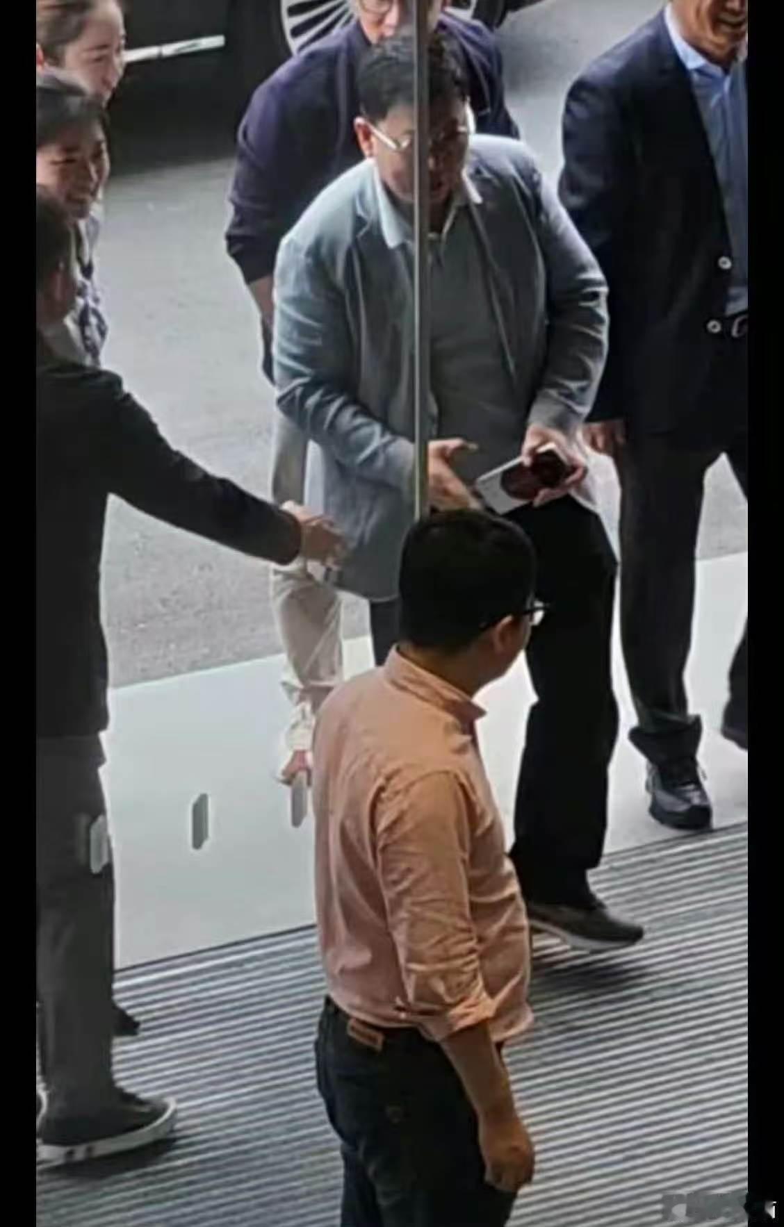 [doge] 余承东这是又泄密了？Mate 90 Pro Max？ ​​​