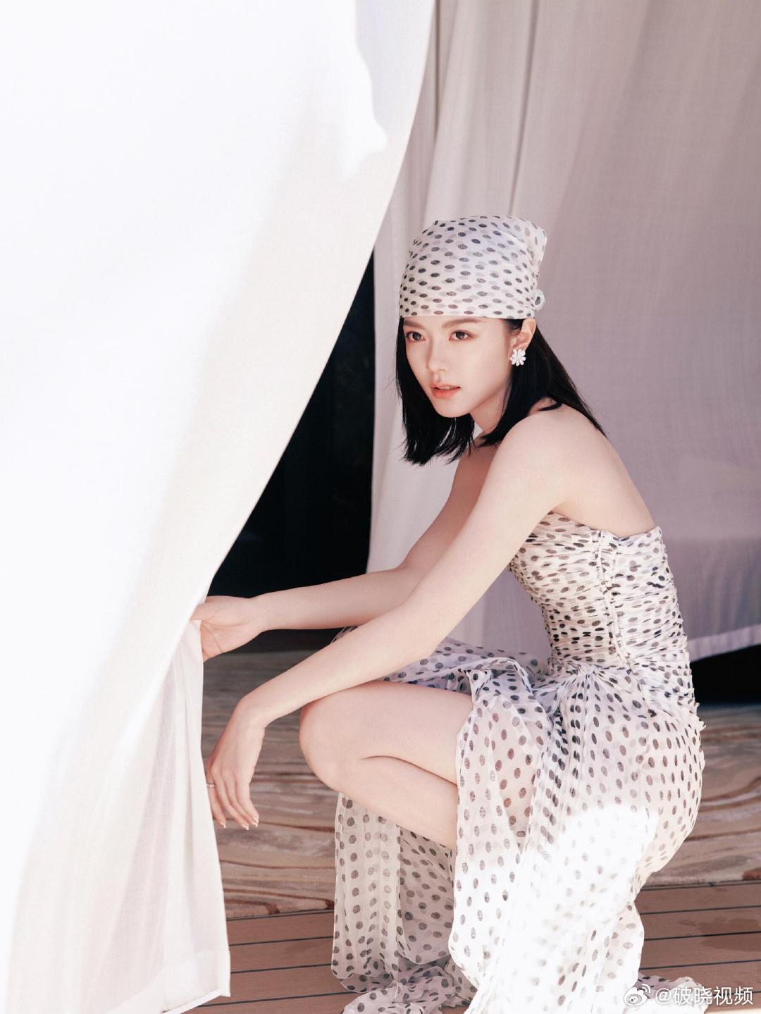 赵今麦明媚又松弛 赵今麦大花的气质感从清甜少女进阶到时尚新锐，赵今麦合照里明媚又