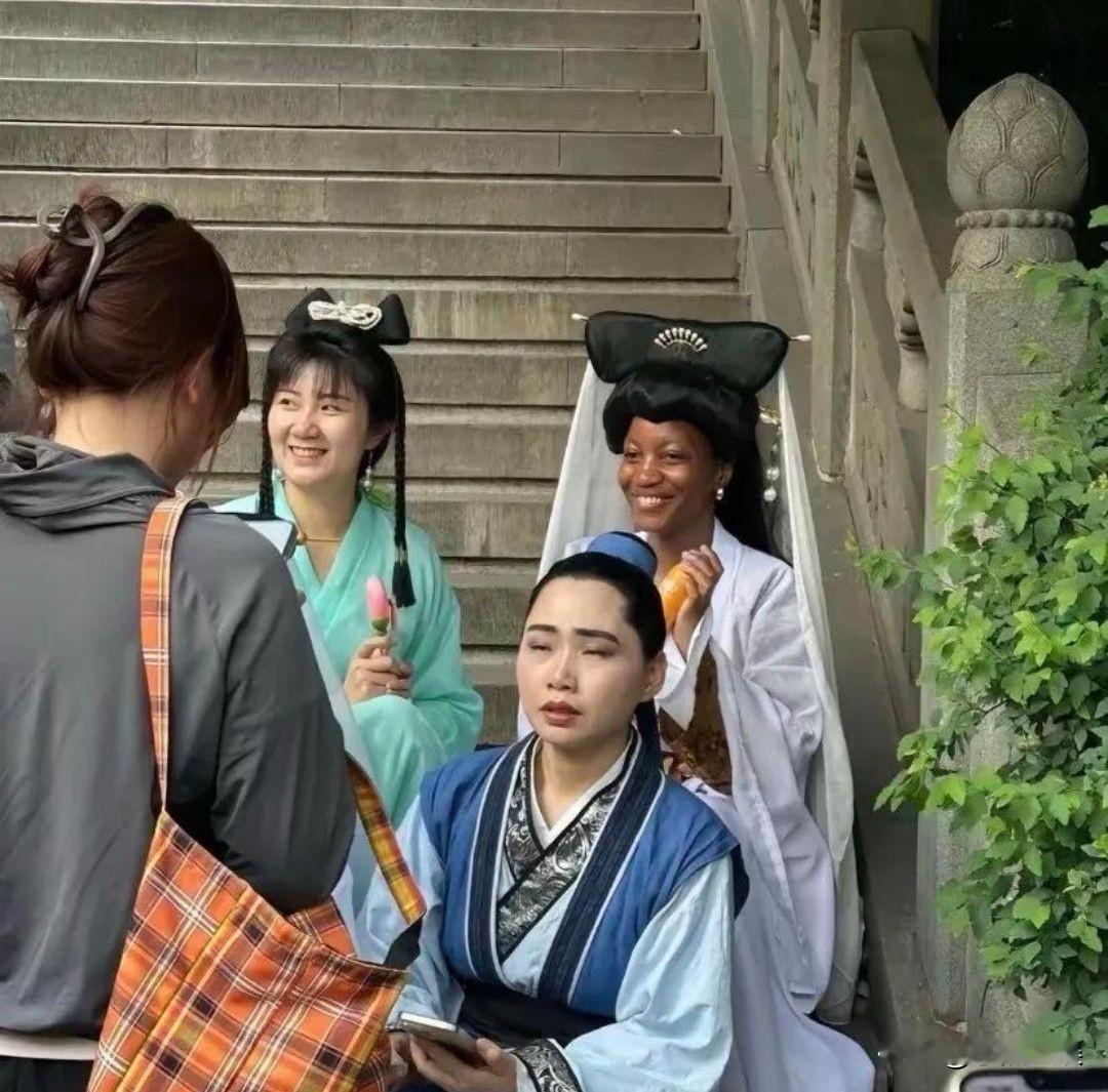 黑娘子？这是黑曼巴蛇变的吧！