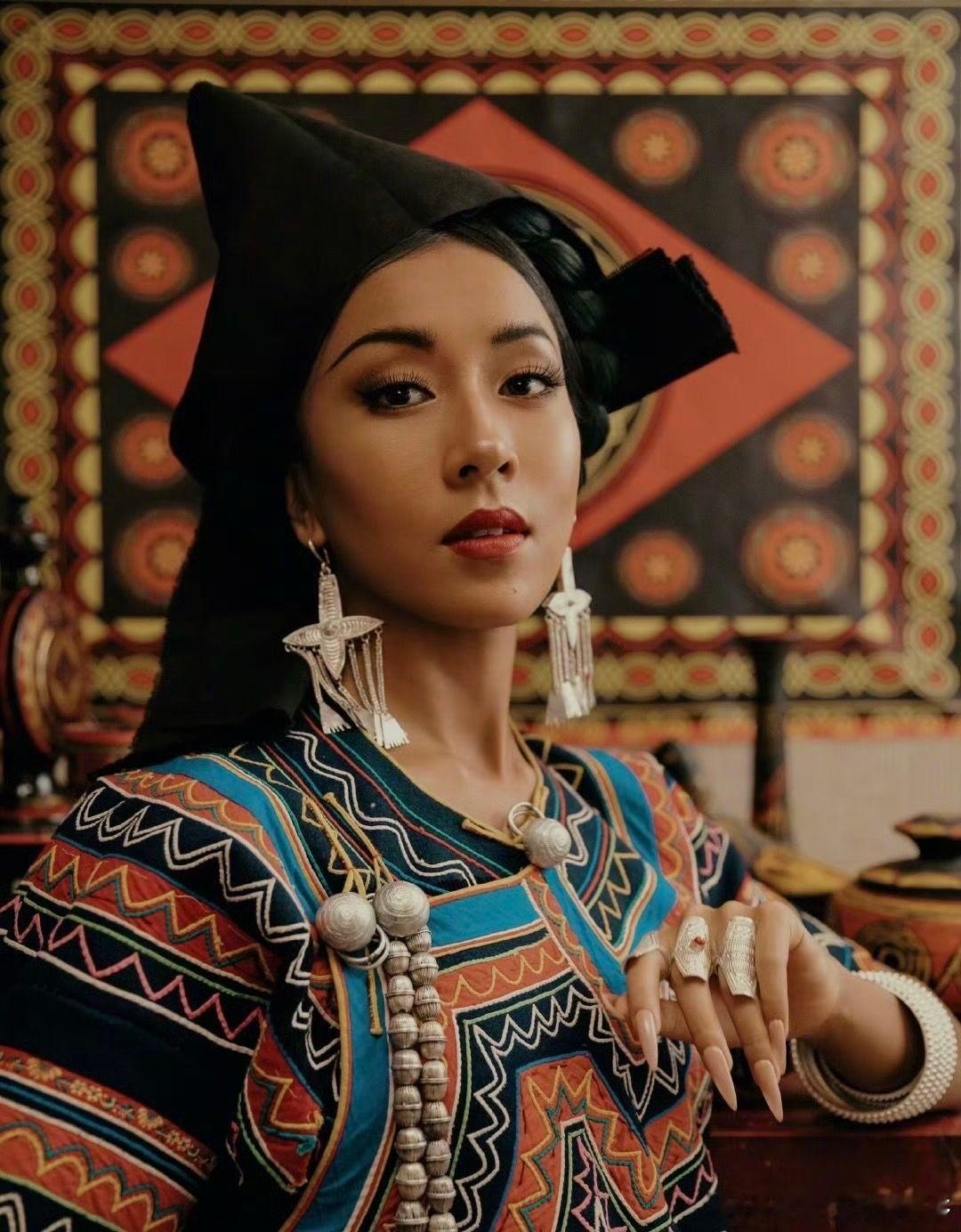 吉克隽逸一眼认出凉山儿童 不是一时兴起的情怀，是常年坚守的热爱！吉克隽逸用音乐时