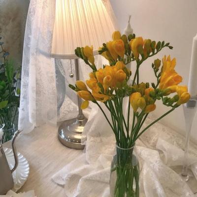 网上看到一个博主，说了这样的一件事：

我送了一袋子旧衣服给农村的亲妹妹，都是我