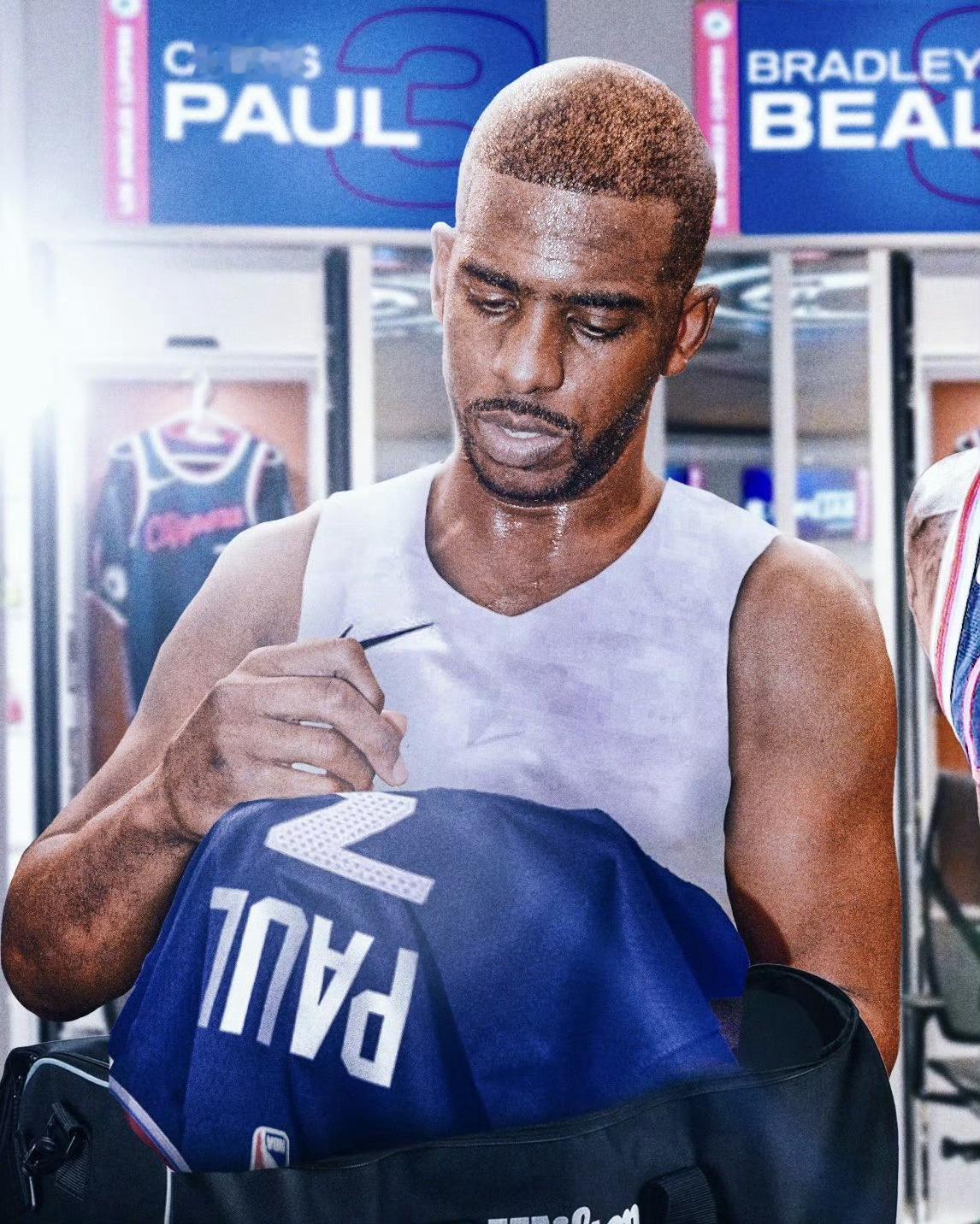 快船裁掉保罗这破船也太不体面了，保罗已经宣布本赛季后退役，他本该是要在快船退役球