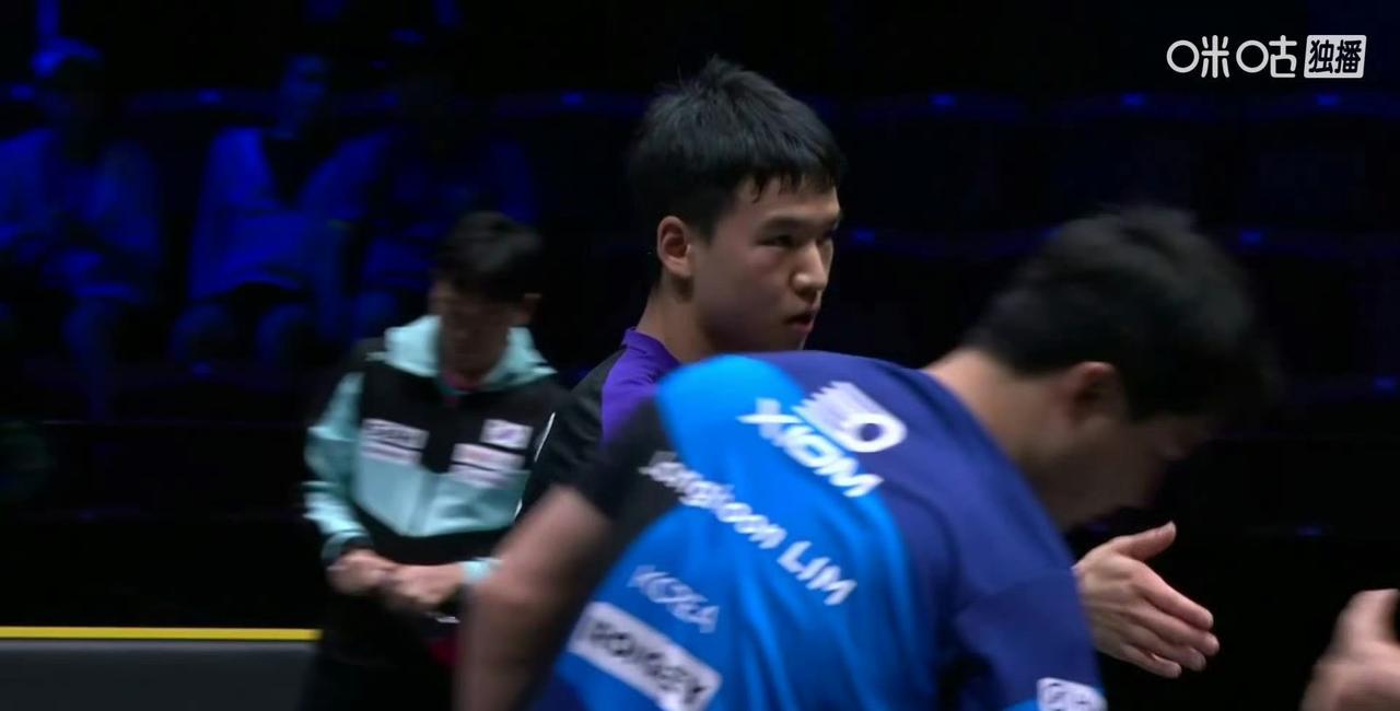 向鹏🇨🇳首轮晋级[赞]！
刚刚，向鹏🇨🇳3-1逆转惊险击败林钟勋🇰🇷
