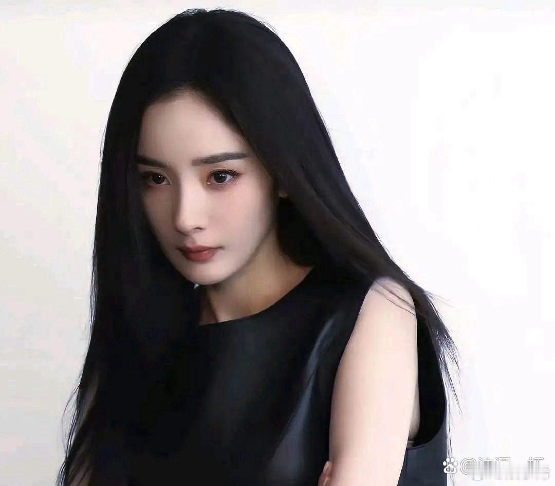 杨幂秒变短发女神，网友：美到窒息！ ​​​
