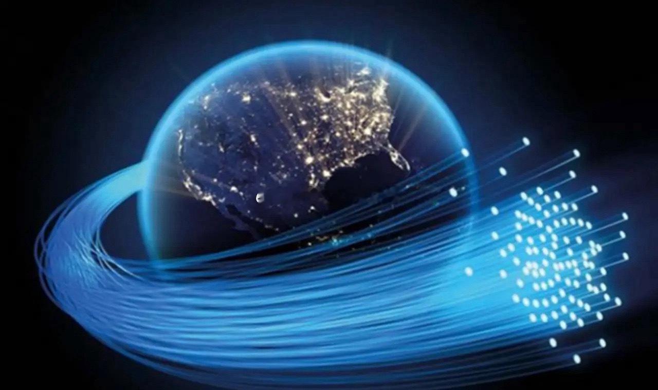 光通信产业链全梳理！光通信产业链分为上游材料及元器件、中游光通信、下游应用场景三