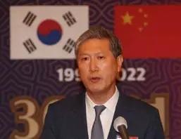 太尴尬了！韩国驻中国大使卢载宪在中国人民大学开讲，主题定为“中韩关系的未来”。演
