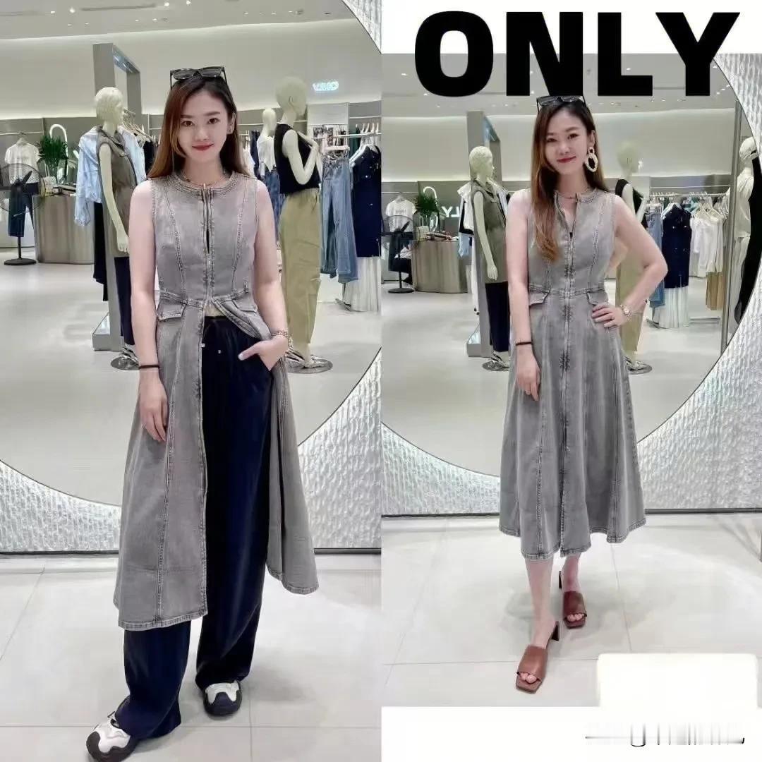 现在流行裙子套裤子，
现在大街上好多人都说裙子套在裤子外面，
很时尚，
我觉得特