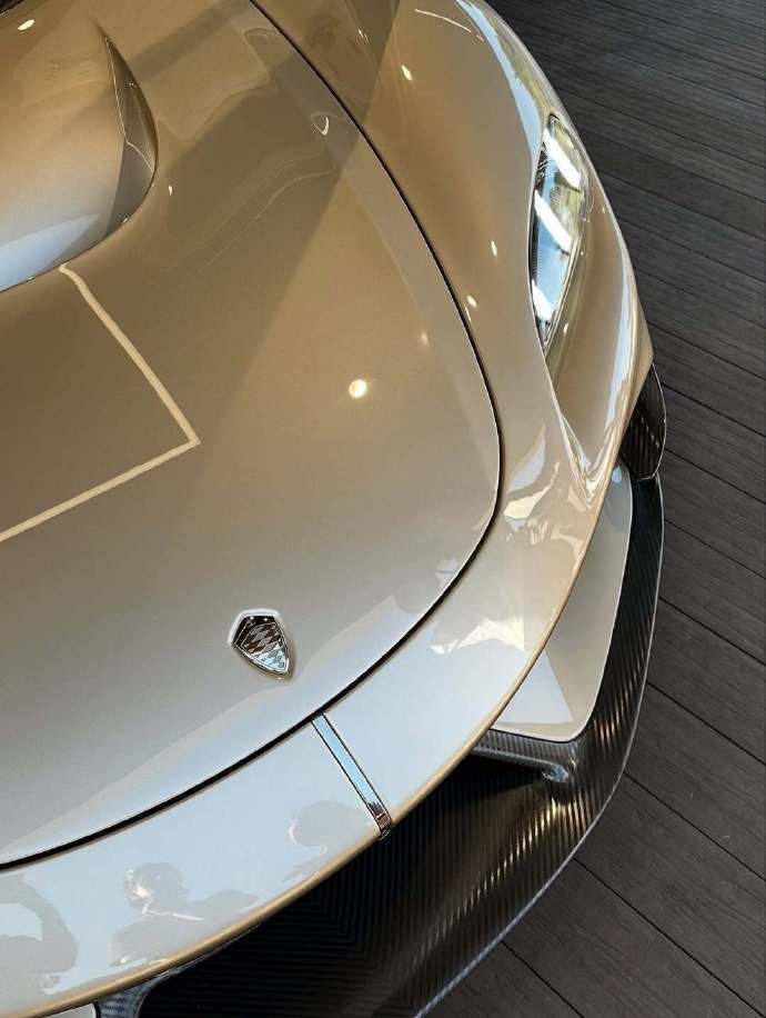 科尼赛克 Gemera，真可谓是极致机械之美的代表！它诞生于 1994 年成立的