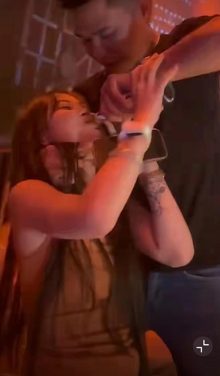 酒吧里的钱也不好赚，现在哪有什么轻松的工作？女酒吧 酒吧行情 ⻤⽶酒吧