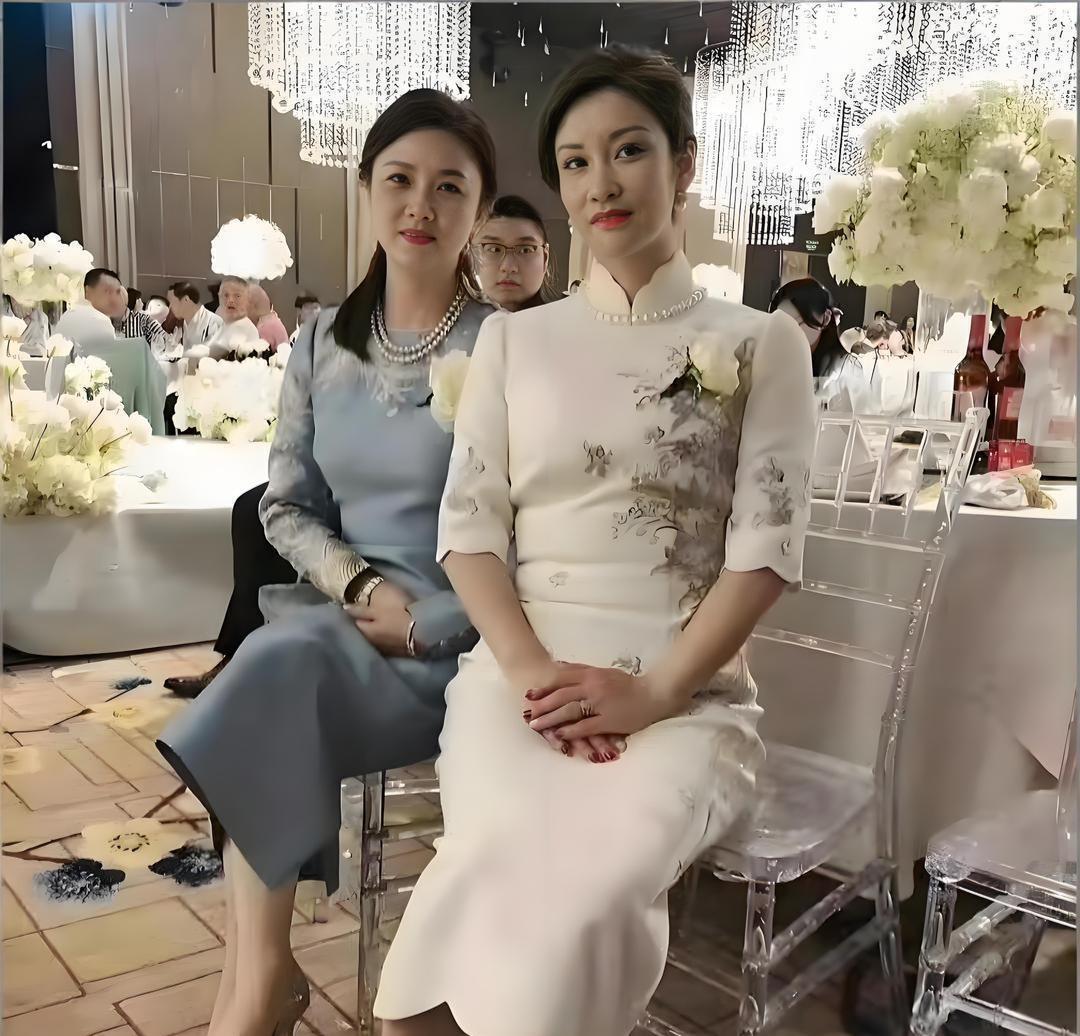 看到这对婆婆和丈母娘，我才明白什么叫门当户对！两个人都太有气质了！
