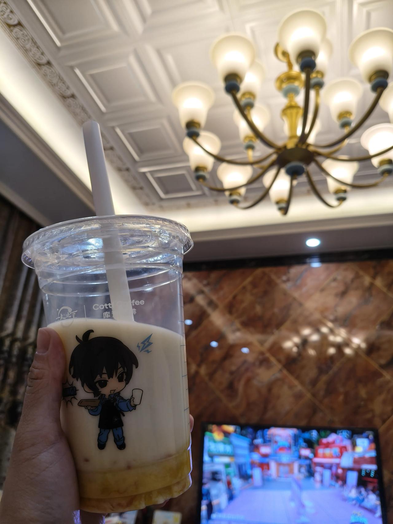 熟悉一个人，要很久很久…
但是让你感到陌生，只需要一瞬间
