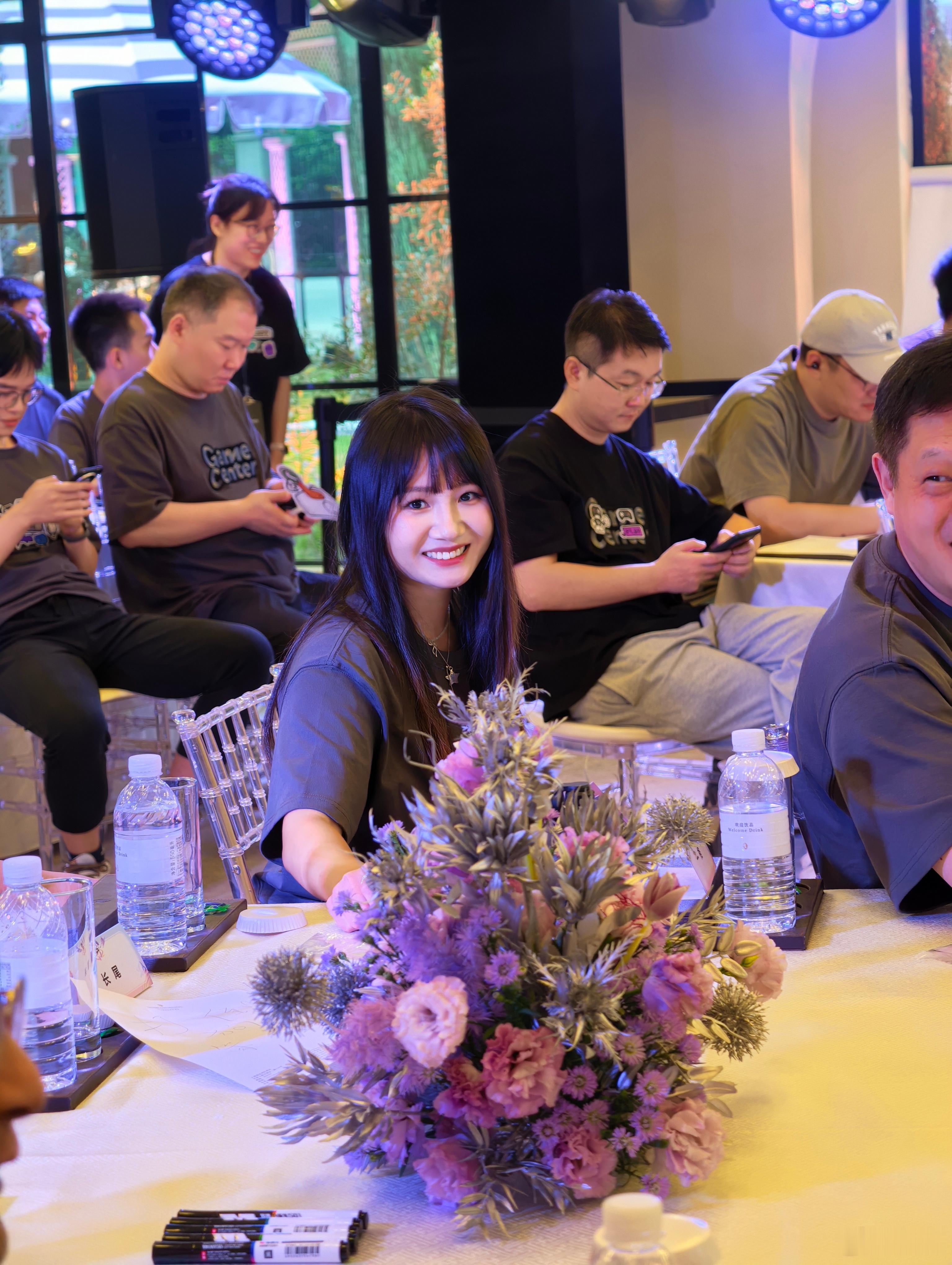 来华为游戏学习一下，没想到我旁边的哥们是鹅鸭杀的制作人就是你小子让我整个春节都着