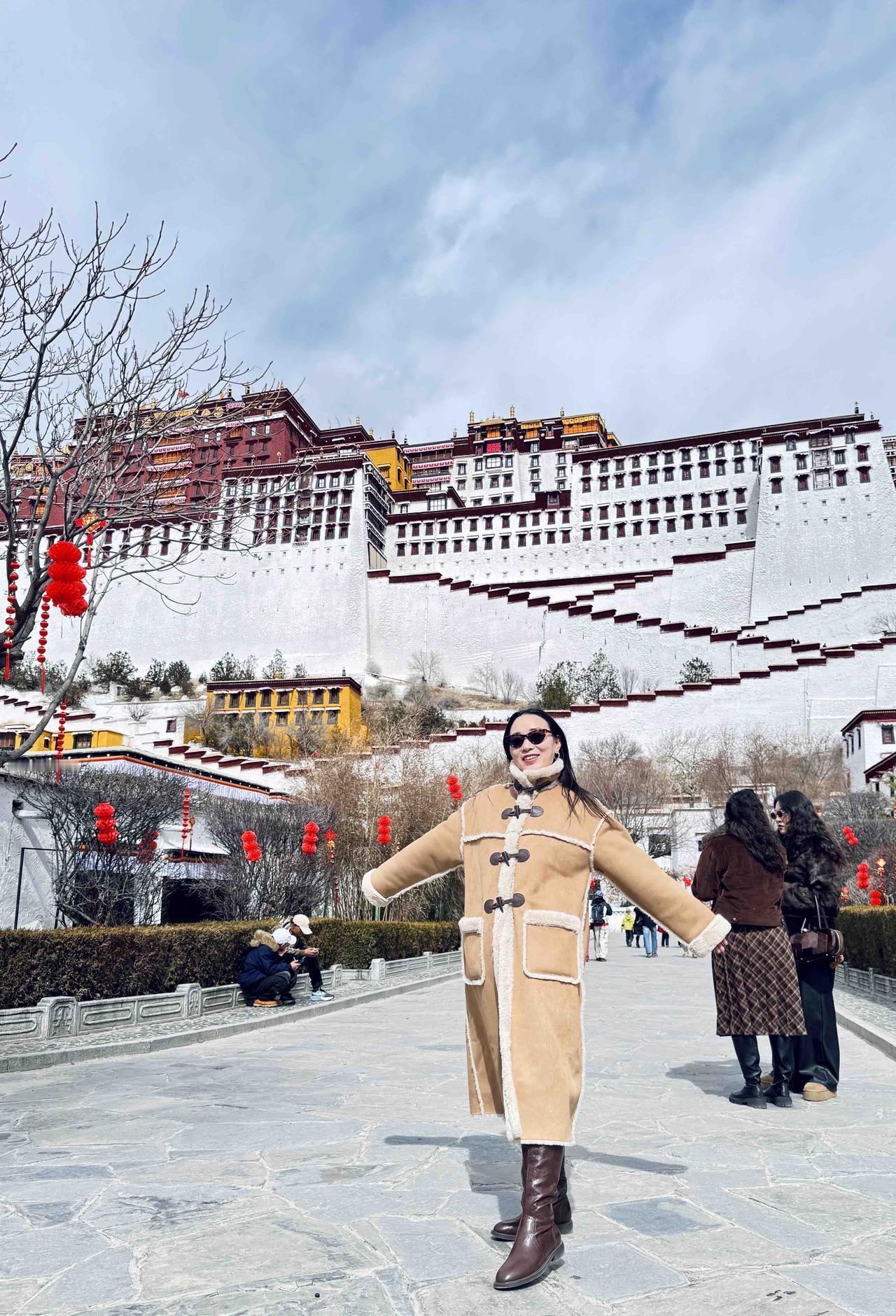 好久没发过文字动态了，过年和我妹去了一趟西藏旅游，来一波照片[呲牙]

西藏我去