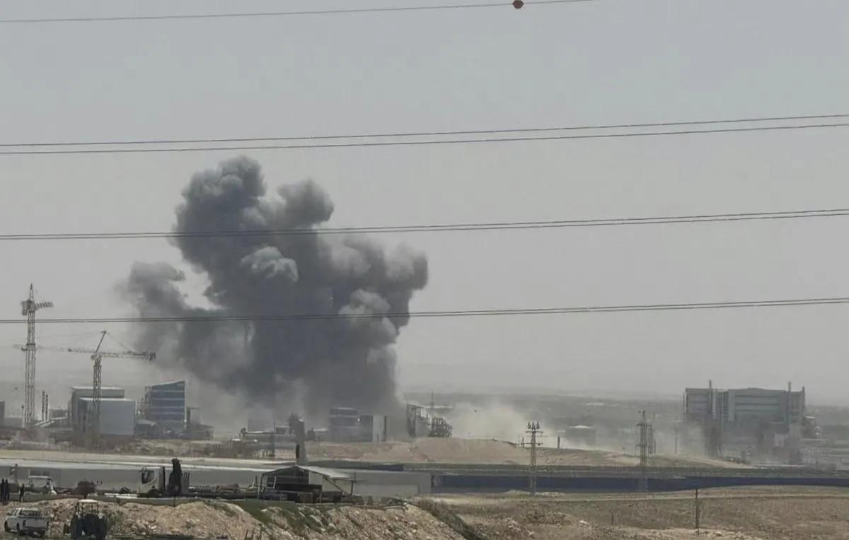 一枚伊朗弹道导弹落在以色列贝尔谢巴以南的拉马特霍瓦夫工业区爆炸。拉马特霍瓦夫工业