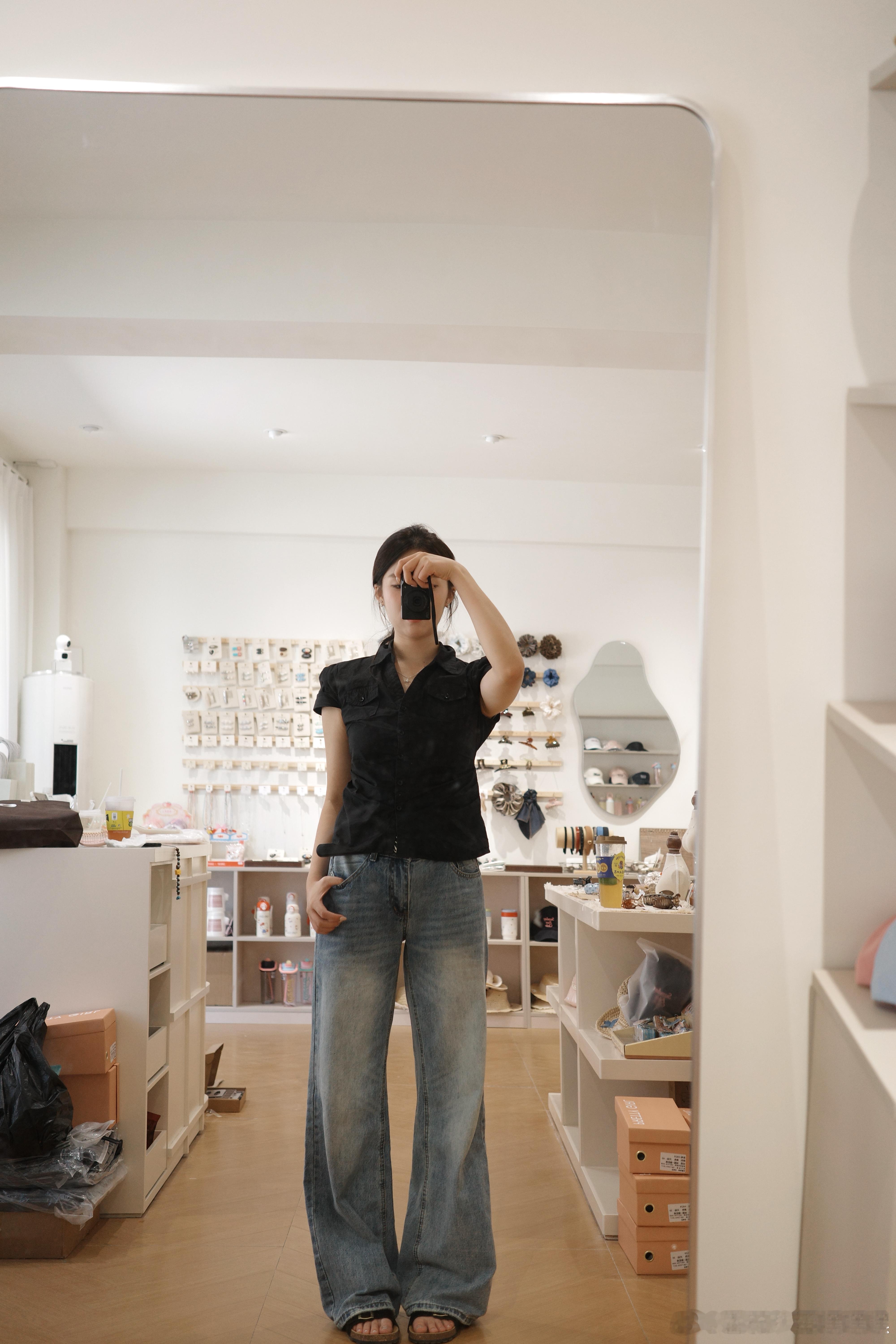 下班！明天去补货 晚上回来再继续打包和出单今天ootd⬆️：besober⬇️：