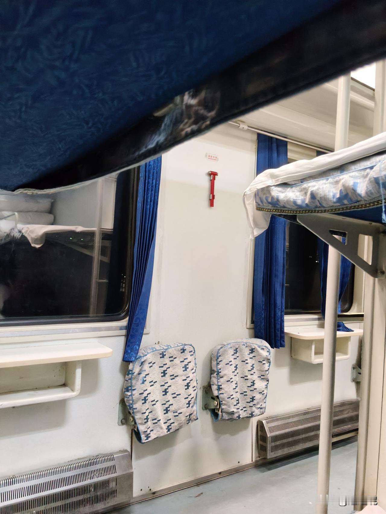 第三次化疗第三天，
整整七个小时，
七个小时的火车，
终于到家了！
一路上各种不