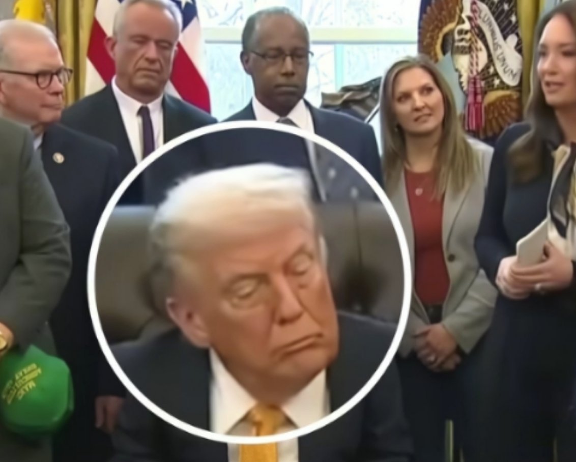 特朗普直播打瞌睡被小女孩发现感觉川普已经开始拜登化了，上班都睡觉，下一步恐怕也要