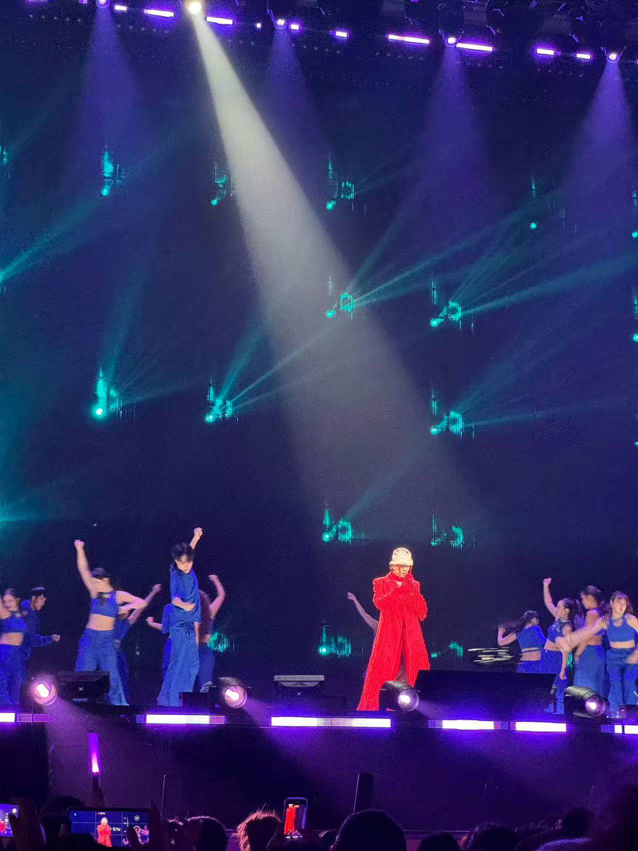 就说AI替代不了陈小春吧当初刷遍全网找陈小春《街角的晚风》的音源找不到，只能刷刷