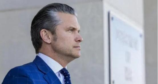 美国防长的一句话让美国人破了防，他表示中美要是开打，不出半个小时，他们的航母全得