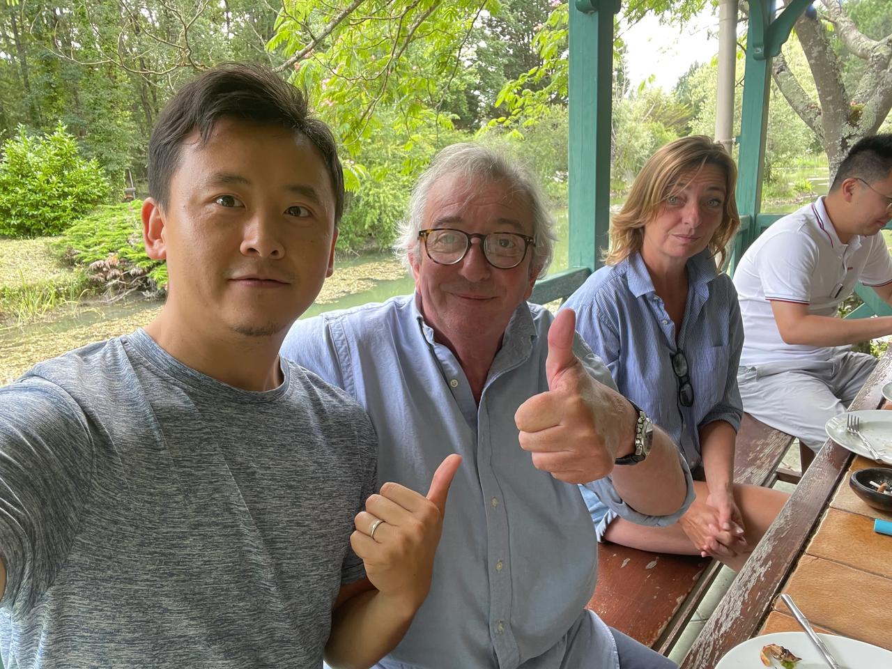 大家好，我们是洋米家！今天来到了我们的老朋友Hubert的世外桃源！昨晚请他吃了
