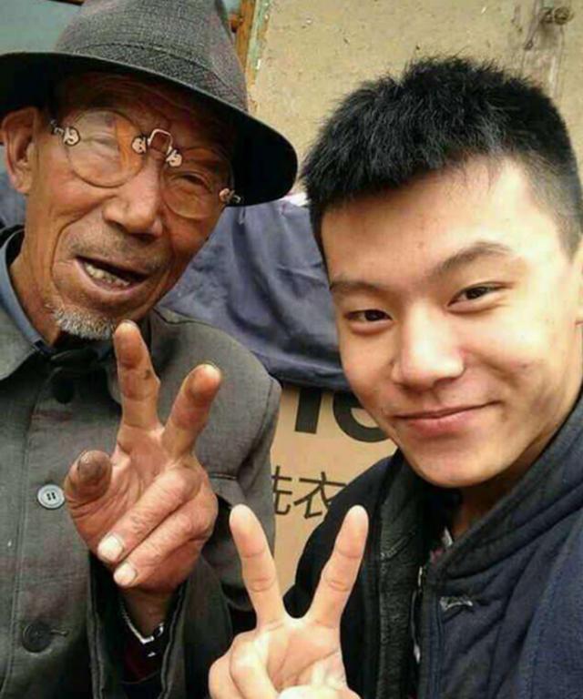 让王晨正整笑了，不过冥冥之中，爷爷也好似知道了！
最近，王晨正与小丫头的父亲刘永