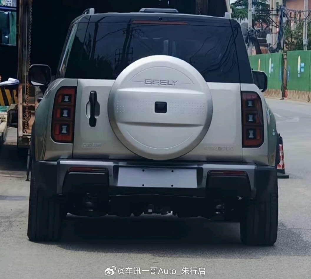 吉利银河战舰700的无伪装实车亮相整车看起来倒是挺有质感不过尾灯设计感觉概念版的