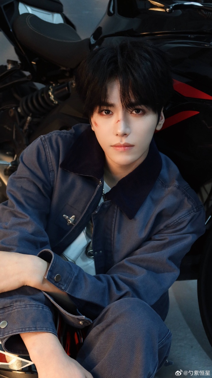 超燃青春的合唱官宣邵子恒邵子恒热成像帅气满分 邵子恒：我的帅气，热成像为证。超燃