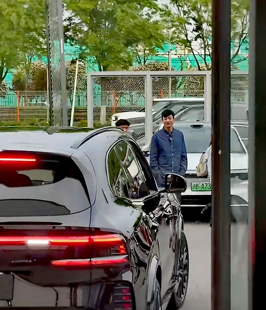 极氪回应何润东现身门店哎哟，何润东这波现身真挺巧！网友脑洞大开，让西楚霸王代言新