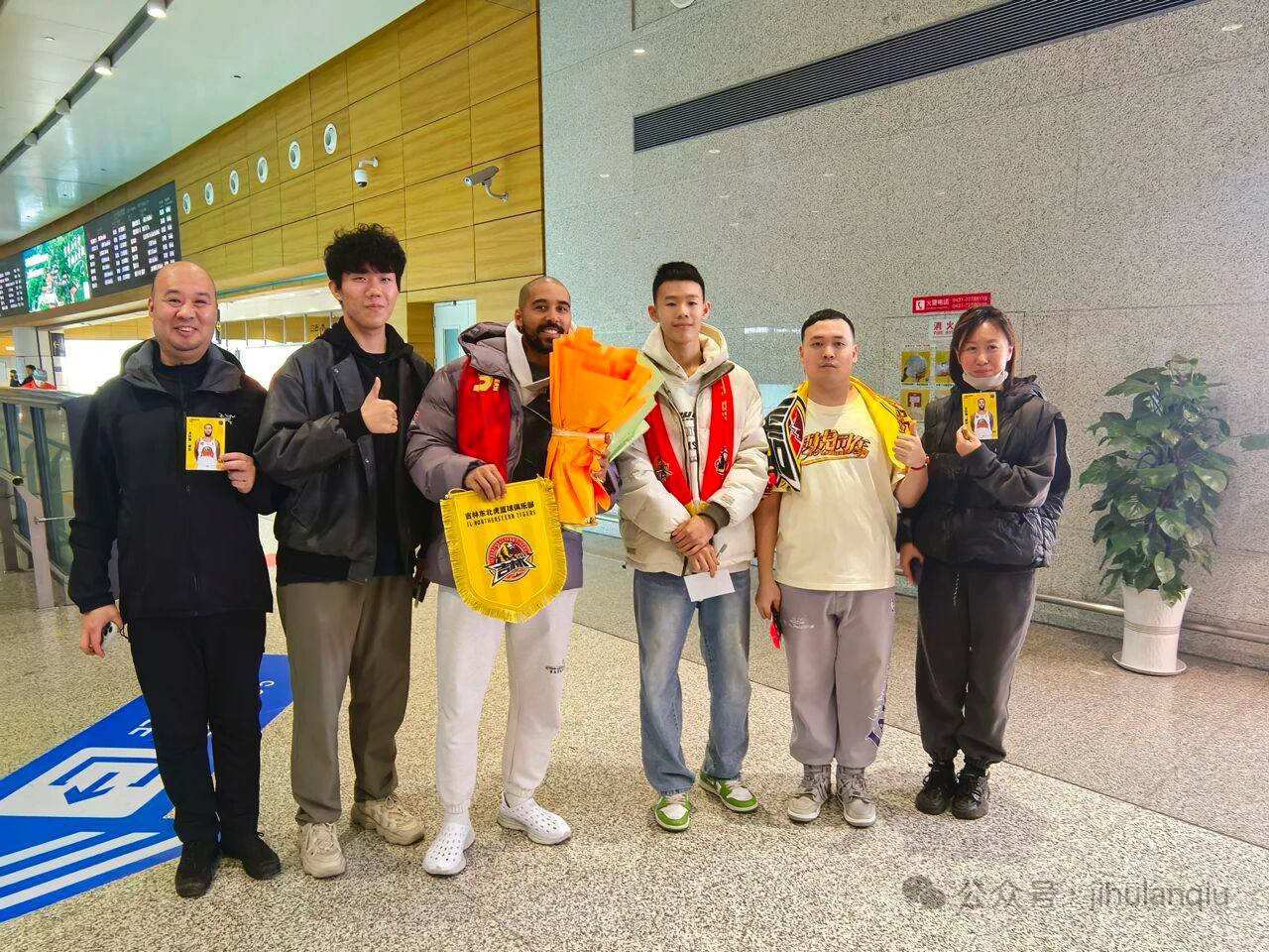 达拉斯·摩尔抵达长春金秋观赛季新赛季篮不住 ​​​