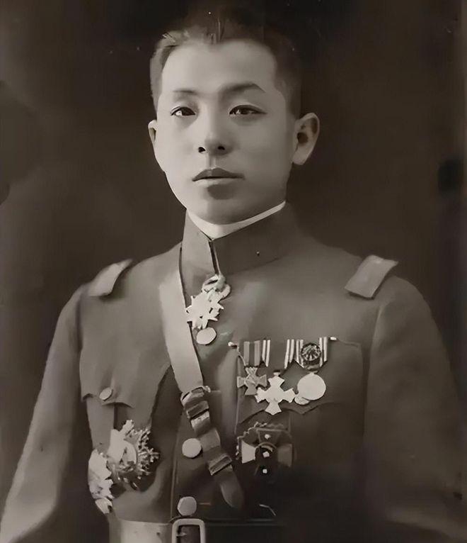 张学良功大于过这一观点有其依据。
在国家统一上，他于1928年宣布东北易帜，让国