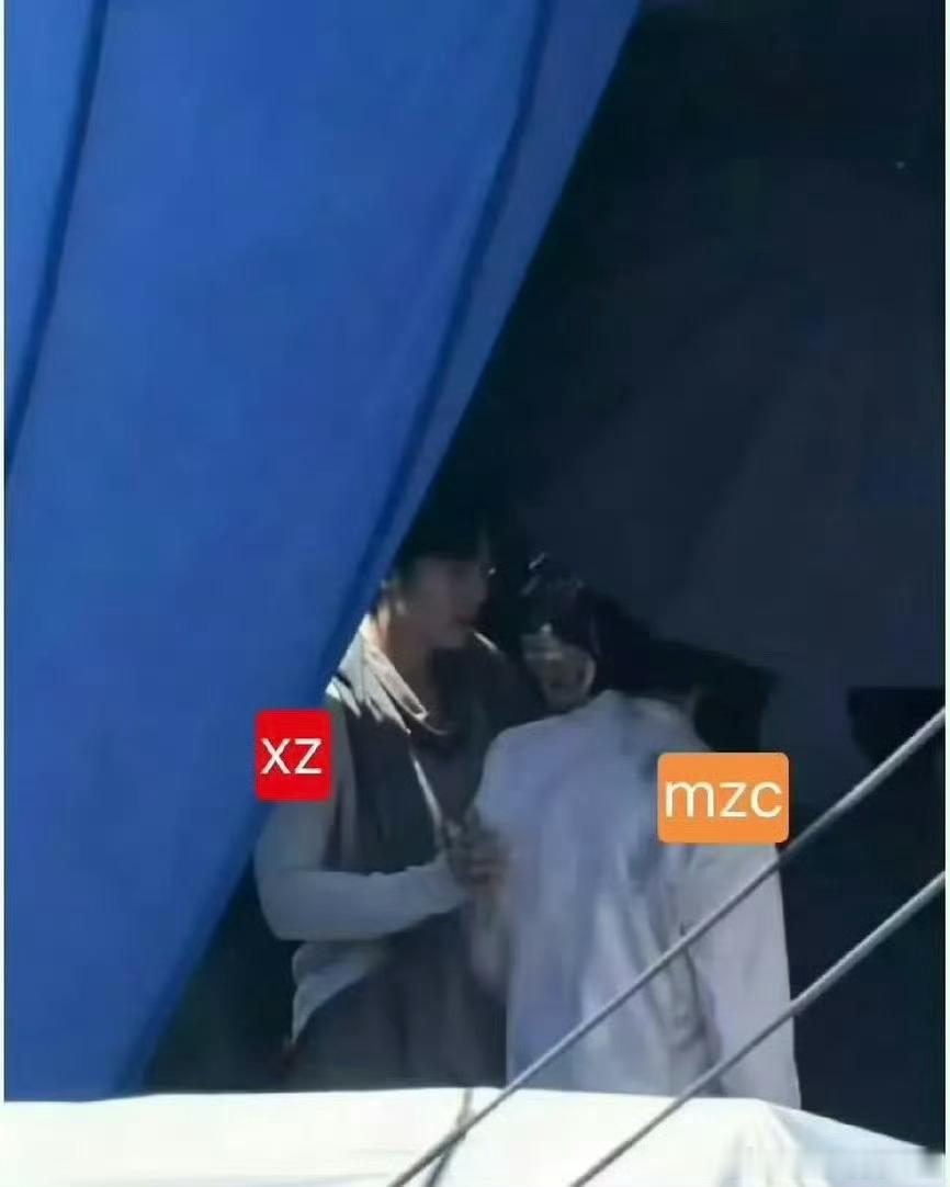 笑发财了！两个顶流cp的右位同框了！ 