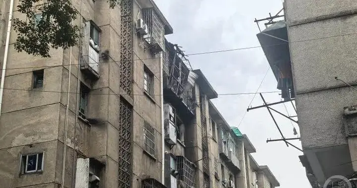 湖南一居民楼火灾致5死2伤，损毁痕迹触目惊心，附近居民：火从5楼蔓延到6楼，6楼一家5口，其中一个孩
