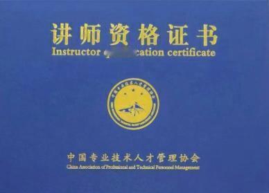 “就因为在核心期刊发论文评不上教授，凭什么不让55岁退休？”
陕西西安，西安一高