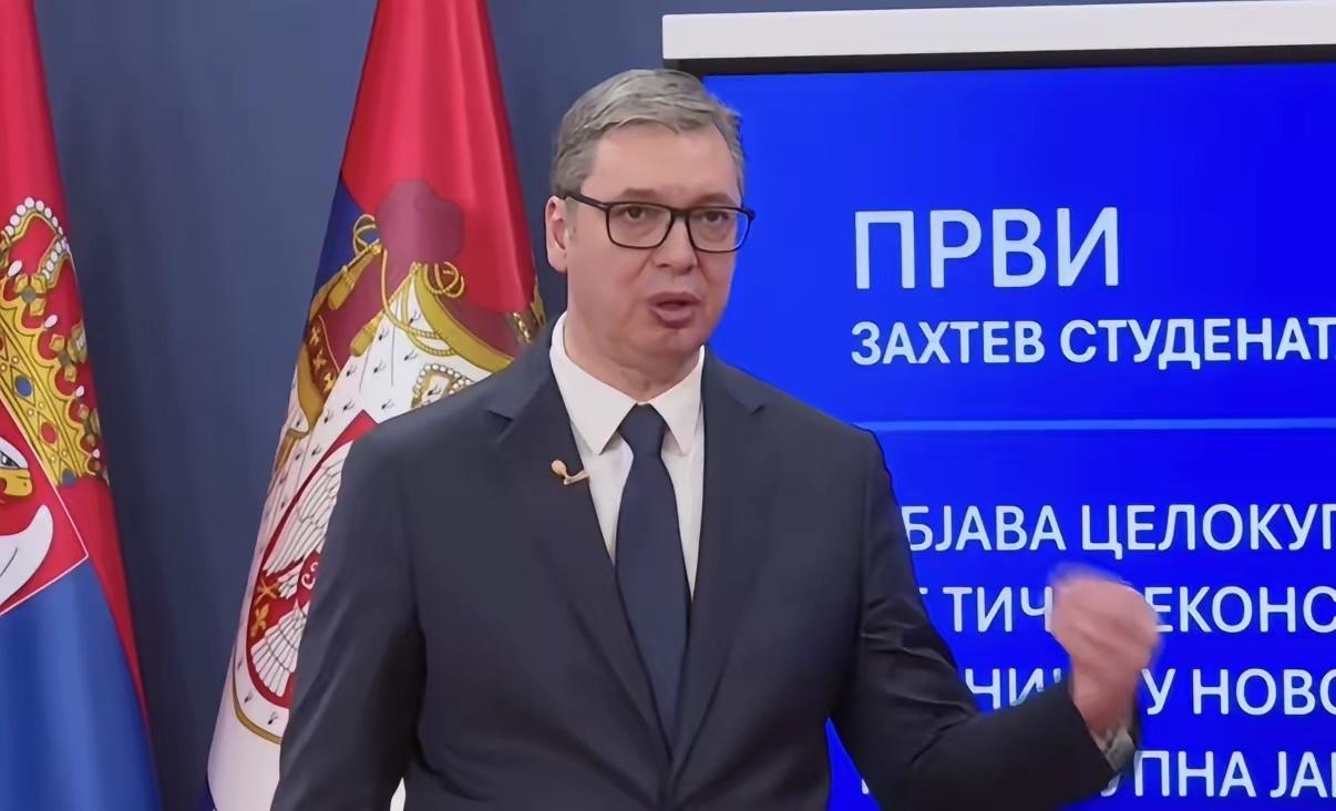 就在刚刚
赛尔维亚总统正式宣布！
10月17日，塞尔维亚总统武契奇亲自站在隧道口