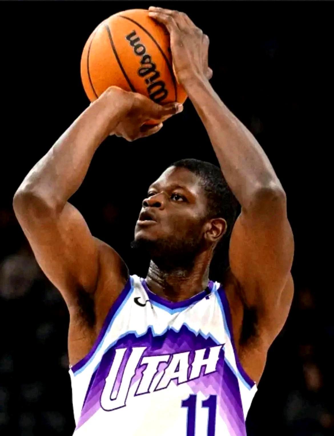 曾经的六号秀，靠同行重伤换来十天短工。
 
27岁的穆罕默德·班巴，身高2.13