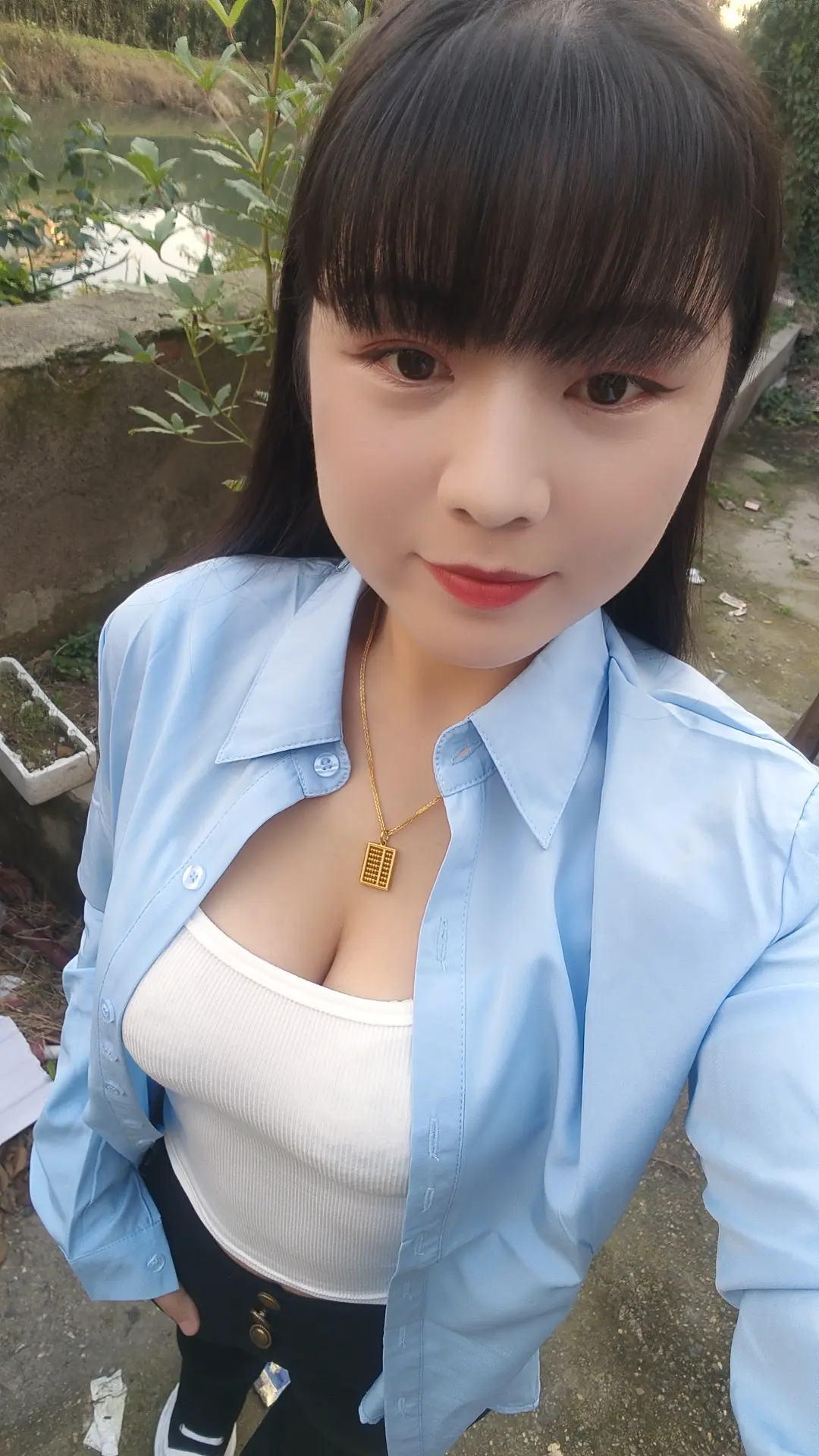 外边唢呐鞭炮震天响😭😭😭  睡觉也是一会醒一会睡😭😭😭 太难了我