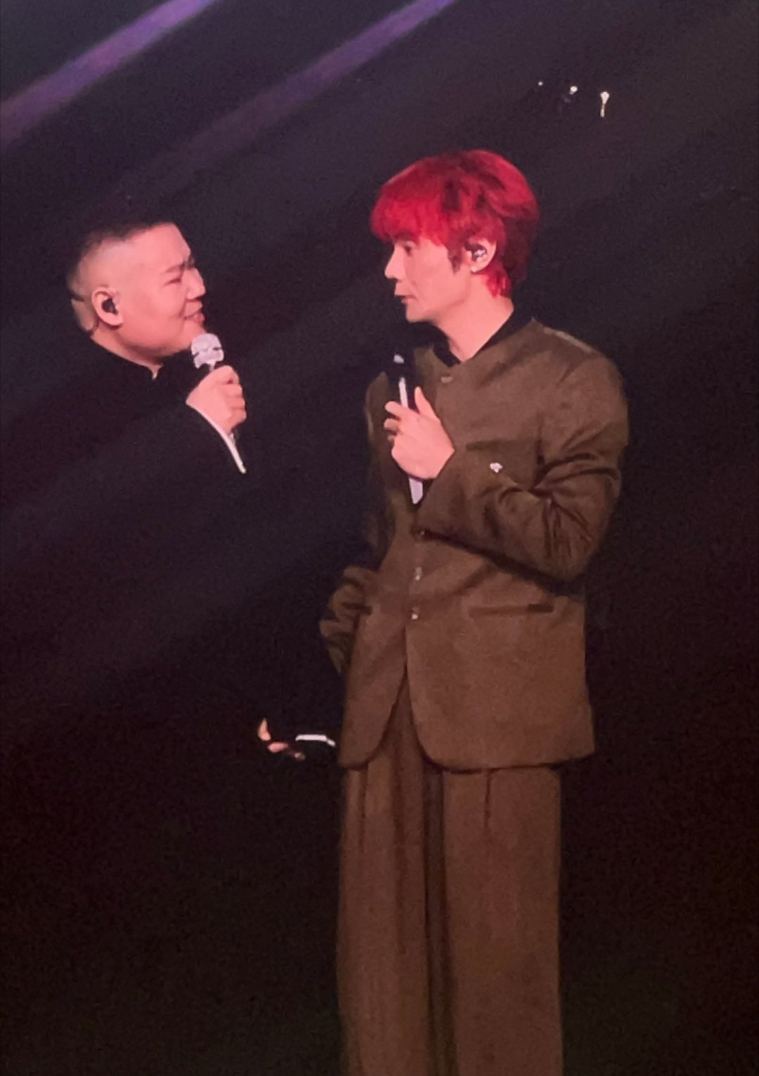 李荣浩 单依纯强行侵权单依纯摊上大事了。明明申请《李白》翻唱授权被李荣浩方明确婉